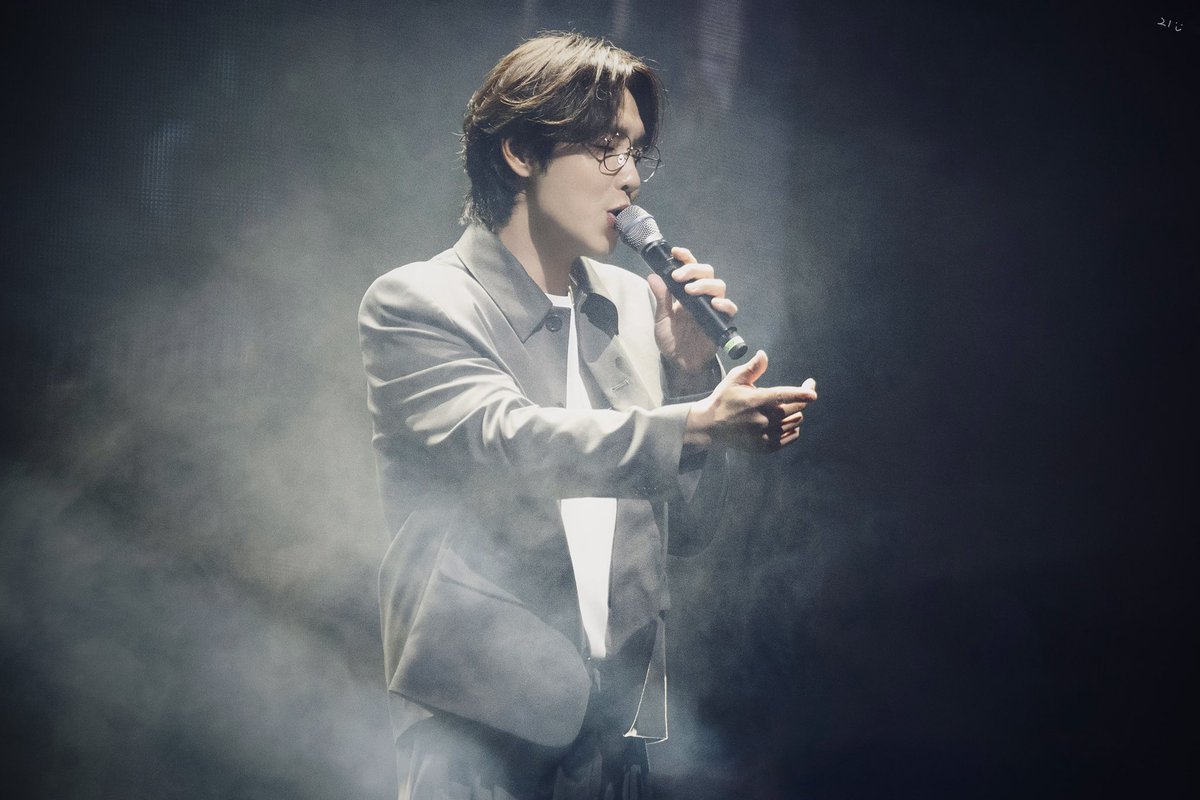 250615 뷰민라 #이석훈

이번 공연이 좋았던 이유 중 하나는
모든 걸 설득시키는 저 손짓이 너무 좋았기 때문,,