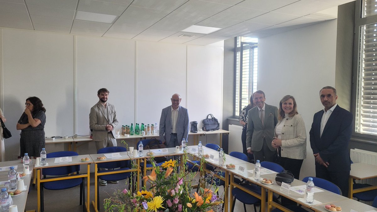 DindaudARS's tweet photo. Visite du campus IPMR porté par M.Biard à Nevers en présence du DGA @arsbfc et de Mme la Préfète.
Des formations des métiers du soin : ergothérapie, masso-kiné, psychomotricité, assistant dentaire.  Echanges sur les futurs projets podologue, manip radio. Un campus enthousiasmant! https://t.co/anAVJG8WX6