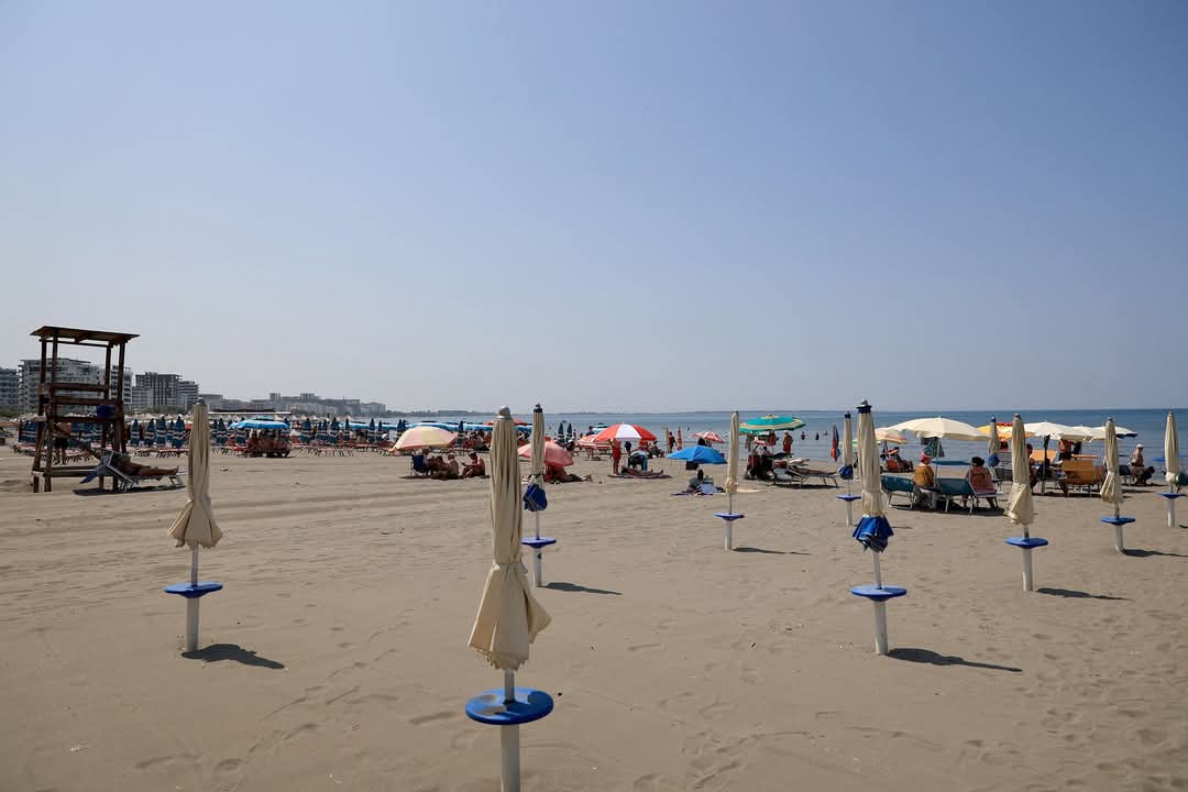 Në Shëngjin🏖️, në nisje të një sezoni me më shumë hapësira publike, më shumë vizitorë, por edhe me shumë përgjegjësi e komunikim të shtuar ndërinstitucional për t’ia dalë mbanë të kemi një sezon të suksesshëm në standarde 🛟🌅