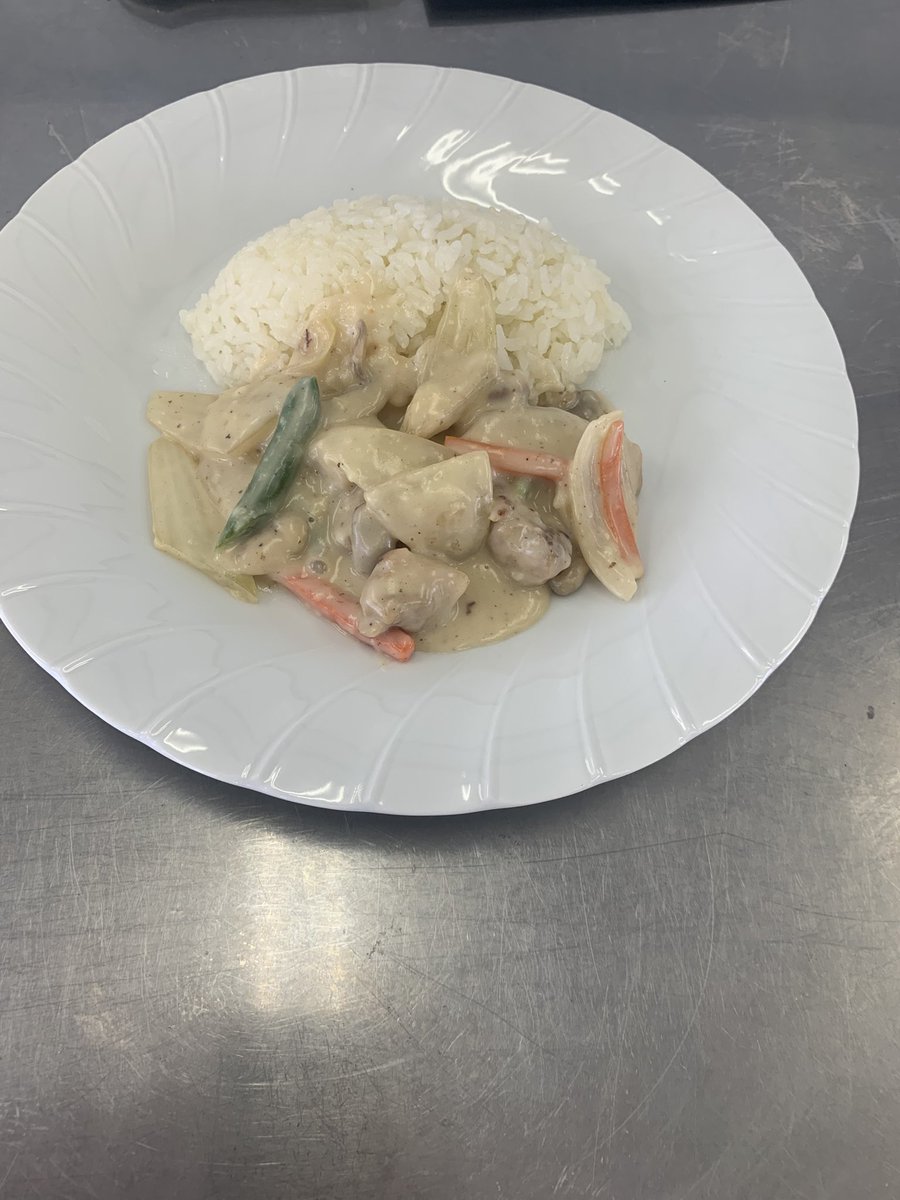 Tohbantech's tweet photo. フードデザインの授業風景です🧑‍🍳
チキンフリカッセを作りました。
なんとフランベにも挑戦🔥
良い学びをすることができました！

みなしほ学園の皆様ありがとうございました！

インスタグラムではより写真を掲載しております！ご覧ください！！
https://t.co/uU2GyByuxa https://t.co/9SckyvPGOk