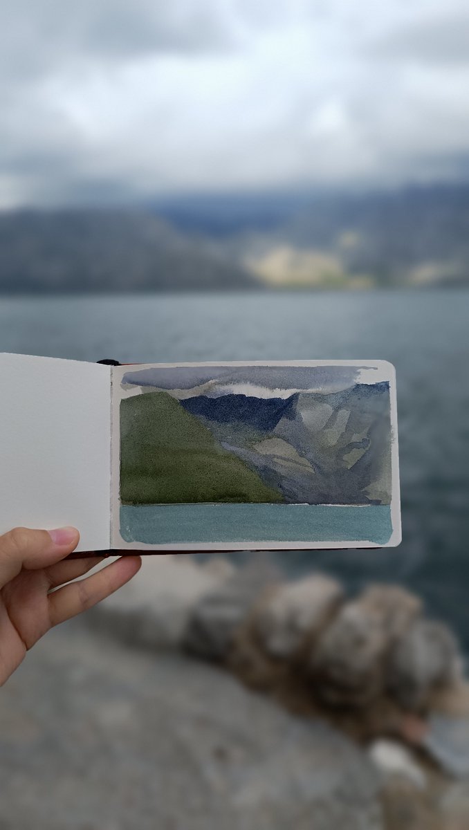 KononenkoElena's tweet image. The more I see ai slop, the more I want to work physical mediums. It feels like images on the internet are devaluing exponentially.