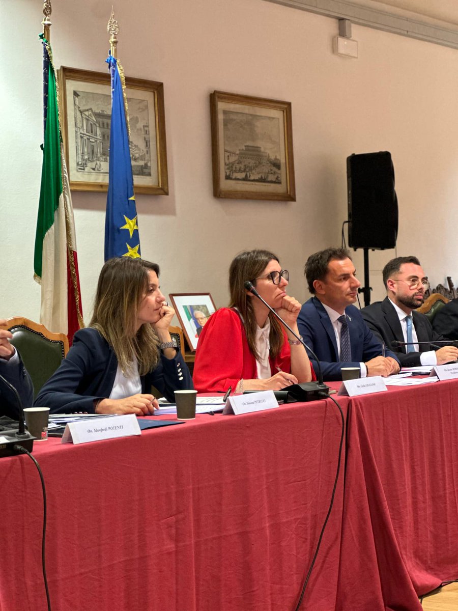 ManfrediPotenti's tweet photo. 🔵 COMMISSIONE #ECOREATI IN #MISSIONE IN #TOSCANA

Siamo stati presenti ieri presso la #Prefettura di Firenze per svolgere le #audizioni del #Prefetto, dei #Procuratori di #Firenze e #Prato, di #ARPAT.

#Oggetto: l' #indagine sui #fanghi tossici #KEU...
 https://t.co/s0mVyEOdBj https://t.co/pwsPpFj2aK