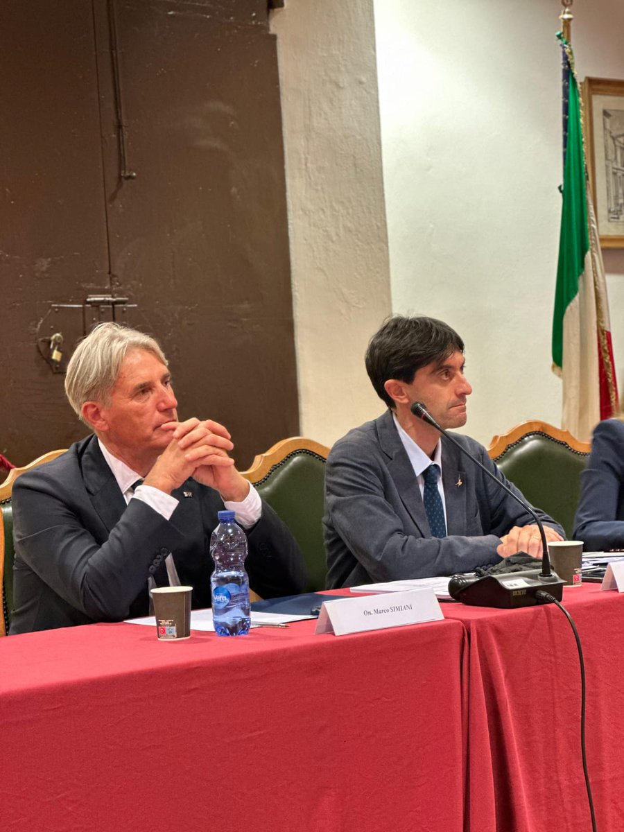 ManfrediPotenti's tweet photo. 🔵 COMMISSIONE #ECOREATI IN #MISSIONE IN #TOSCANA

Siamo stati presenti ieri presso la #Prefettura di Firenze per svolgere le #audizioni del #Prefetto, dei #Procuratori di #Firenze e #Prato, di #ARPAT.

#Oggetto: l' #indagine sui #fanghi tossici #KEU...
 https://t.co/s0mVyEOdBj https://t.co/pwsPpFj2aK