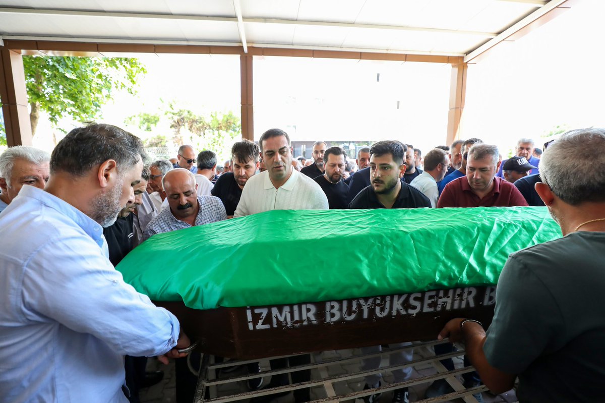 Narlıdere Belediyesi Ailesi olarak çok üzgünüz. Geçirdiği ani rahatsızlık sonucu hayatını kaybeden mesai arkadaşımız Mehmet Aras'ı son yolculuğuna uğurladık. 

Ailesine, yakınlarına ve tüm çalışma arkadaşlarıma sabır diliyorum. 

Devri daim olsun.