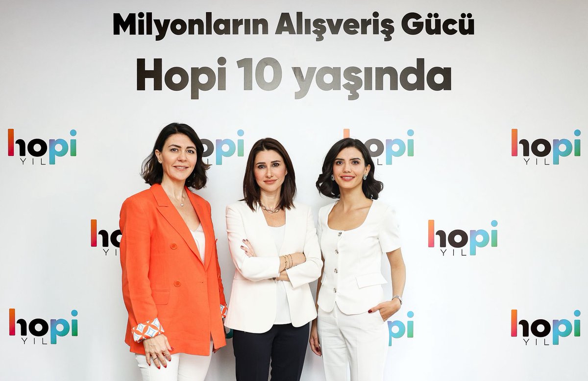 Hopi 10. Yaşında, 30 sektörden 300’ü aşkın marka ve 19 milyon kullanıcısıyla sektörünün ilk ve tek büyük veriye dayalı müşteri teknolojileri şirketi olarak yoluna devam ediyor. 🎉
 
🎯Hopi’nin perakende sektörüne kılavuzluk edecek "Hopi Perakende Raporu 2024", Hopi CEO’su, Boyner