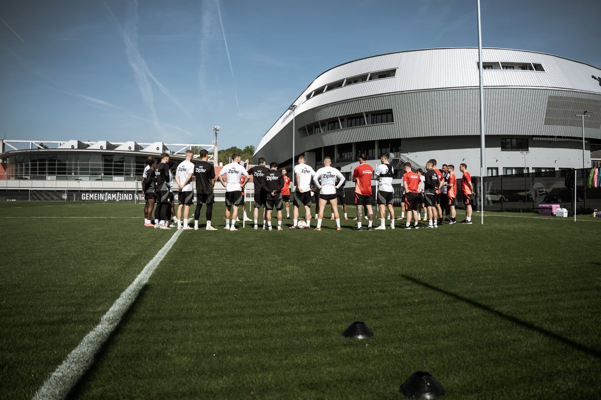 Der Sommerfahrplan steht! Unsere Athletiker starten am Montag mit Leistungstests in die neue Saison. Am Dienstag folgt die erste Einheit am Platz ⚽️

🗓️Alle weiteren Termine: tinyurl.com/termine-vorber…