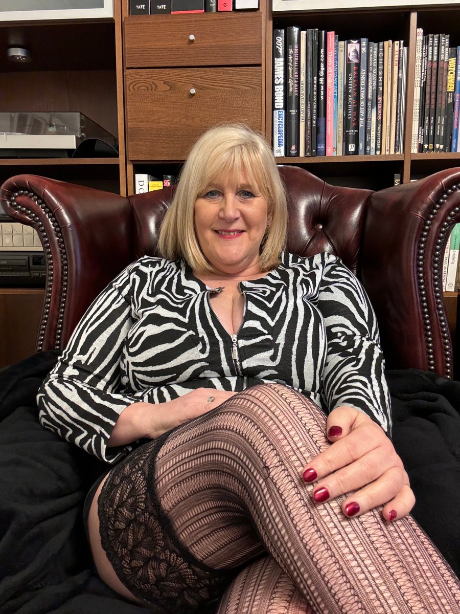 LIVE TODAY 2pm uk time
onlyfans.com/catherinecan1
Tits and Tights at 2pm