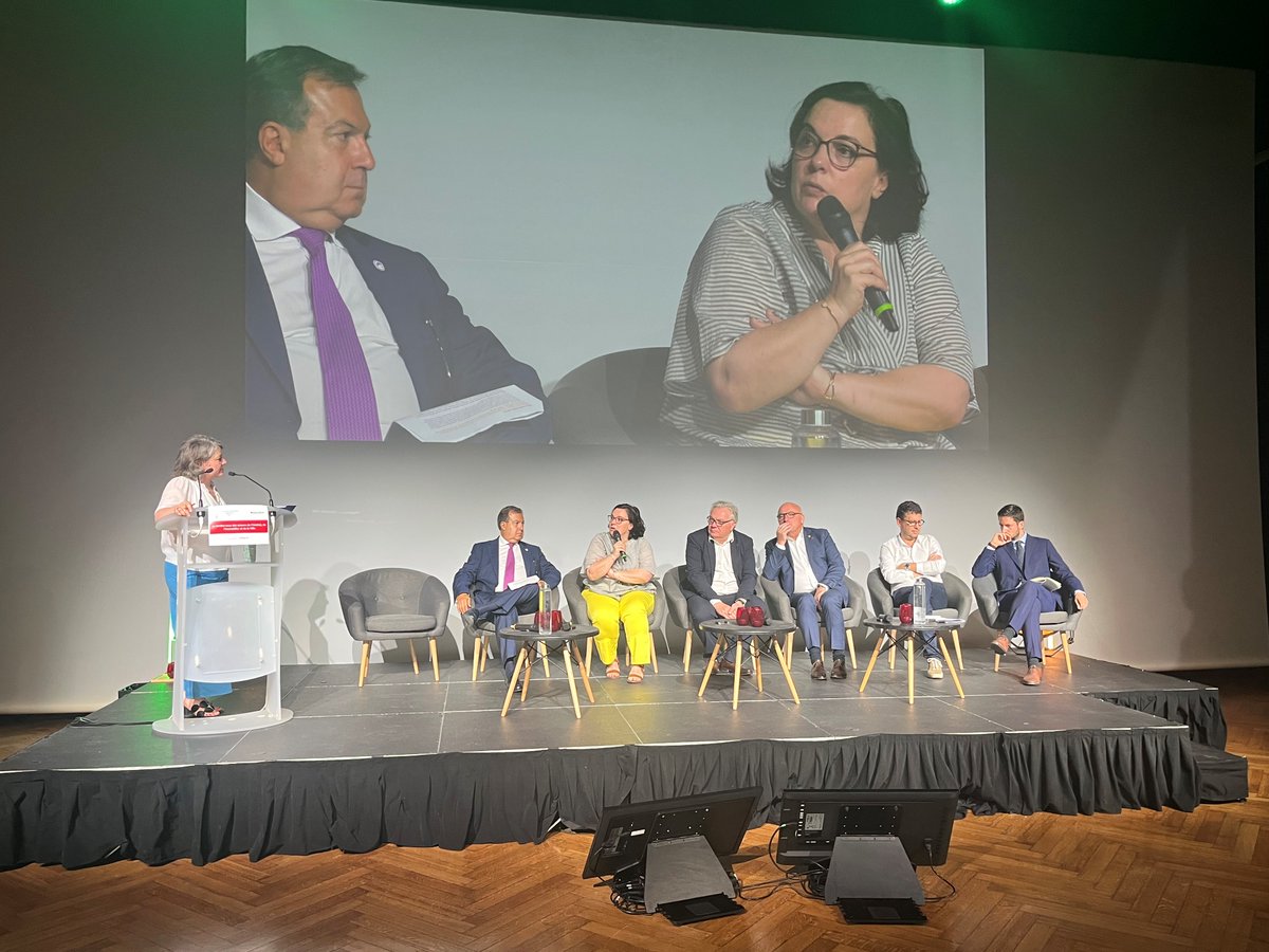 Aux Assises du logement <a href="/emmacosse/">Emmanuelle Cosse</a> témoigne de la difficulté pour les acteurs du #logementsocial de répondre aux besoins des Français en abs de lisibilité des politiques publiques : "nous avons besoin que l’Etat tienne sa parole et tienne le cap sur le soutien à notre secteur"