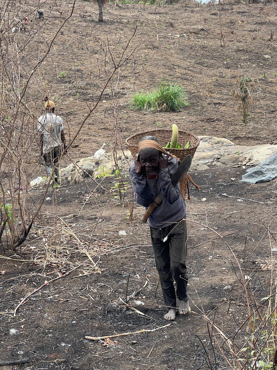Un doux repos, maman Vero. Les Femmes Solidaires t’ont accompagnée jusqu’à ta dernière demeure, le cœur lourd mais plein de gratitude pour ton courage et ton engagement. Ta lumière restera dans nos luttes. 🕊️💐 #FESO #Hommage