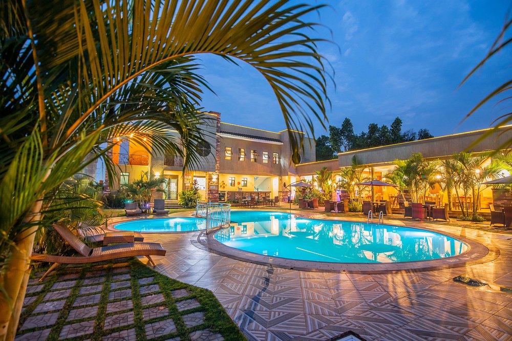 Ugandahotel's tweet photo. 🏨 UHOA Member Spotlight:
@HotelLaVenaUG
📍 Seguku Katale, Off Entebbe Road
🛏️ 28 modern rooms & suites
🍴 Exquisite cuisine & stylish dining
🏊♀️ Modern pool, spa & fitness center
📞 Book Now:
+256 759 620781 +256 779 806167
🌐 https://t.co/KQCEPitenf
#UHOAMemberSpotlight #UHOA https://t.co/QV5D5S3Rix