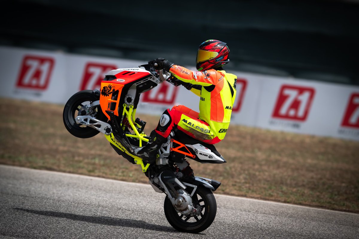 Malossi Racing Academy hits Binetto June 21–22!

🎟️ Free entry | 📺 Watch live: youtube.com/@TrofeiMalossi…

3 years. Same Italjet Dragsters.

- Zero-blown engines
- Cartwheels, crashes, corners, still going strong.

#Italjet #Malossi #TrofeiMalossi