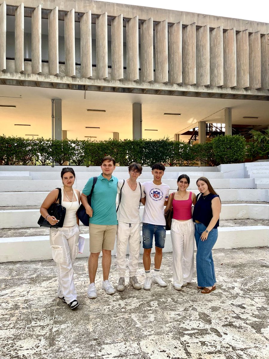 Antes de empezar unas merecidas vacaciones, nuestros alumnos de #bachillerato realizan las pruebas para la obtención del Premio Extraordinario de Bachillerato.

#premiosextraordinarios #yosoysalliver #crecerenconfianza