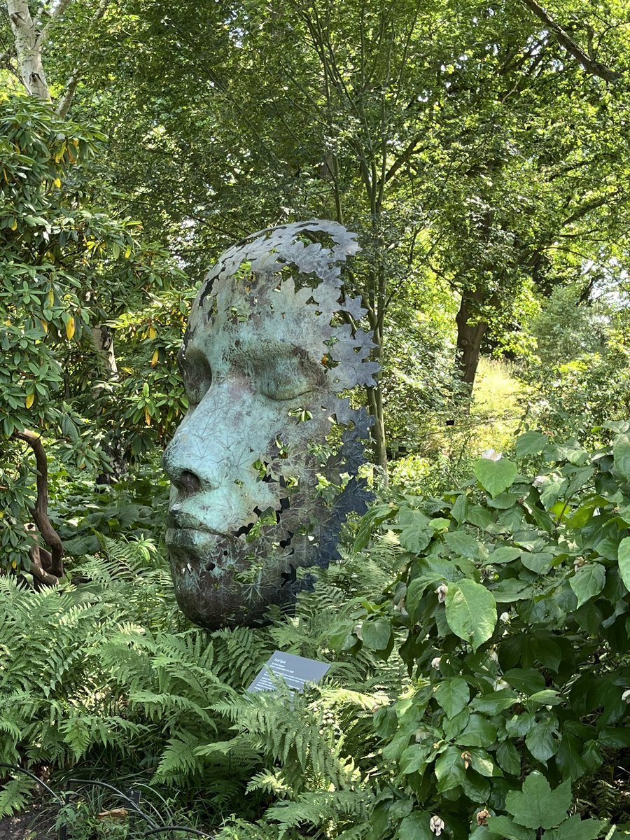 Visited #KewGardens last week &amp; discover a sculpture I’d never not rd before. 🌿