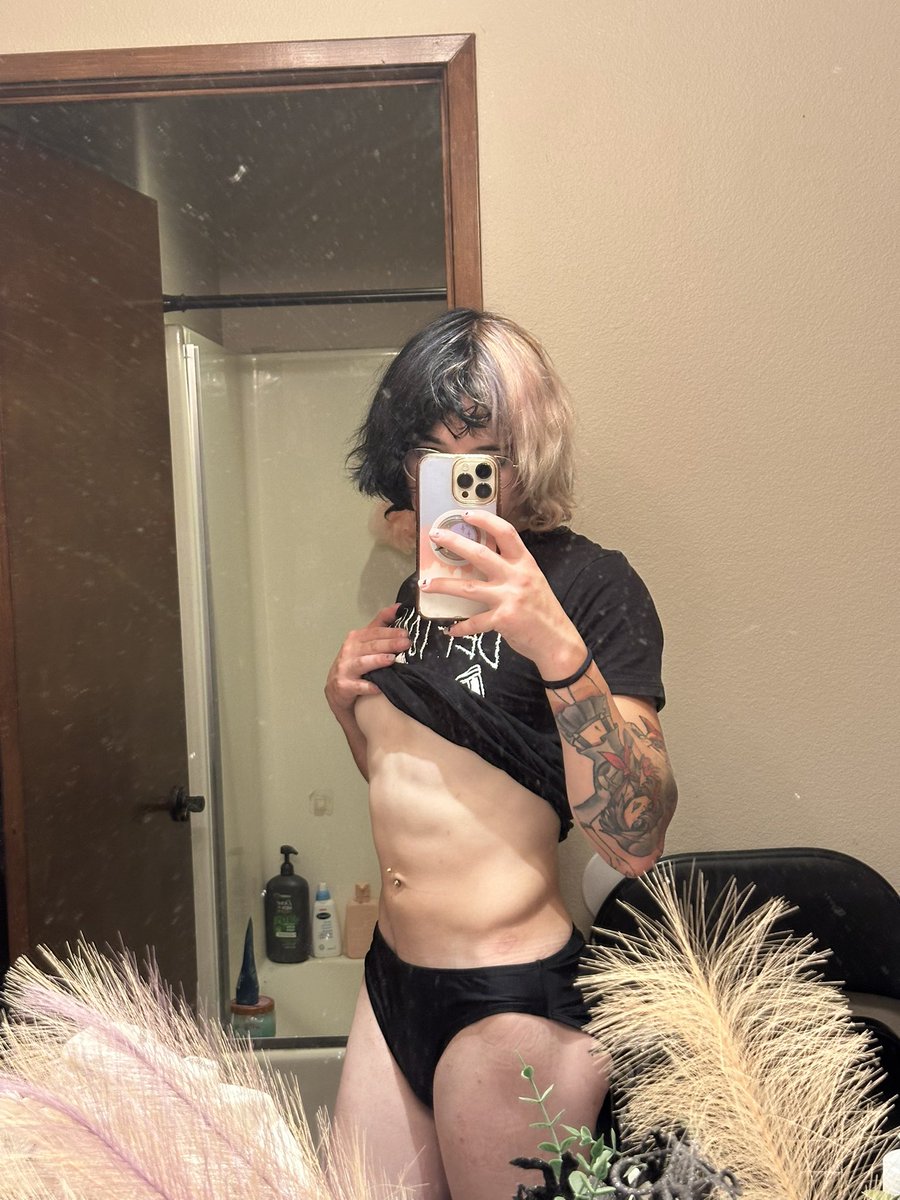 Horny emo tgirls in your area and they want to be held :3