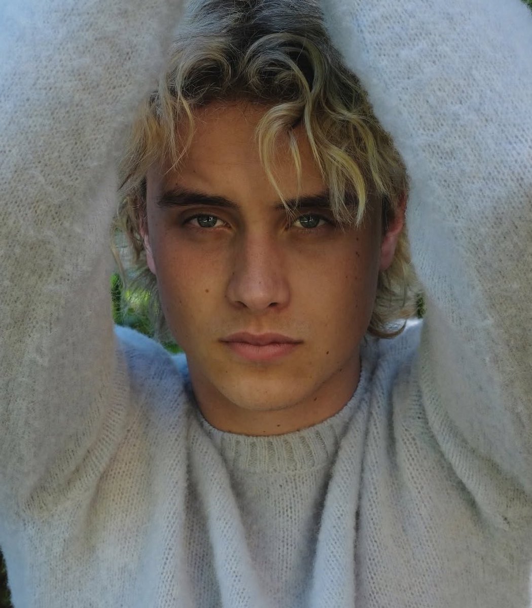 FilmUpdates's tweet image. Joseph Zada on ‘The Hunger Games: Sunrise on the Reaping’

"I feel like this one’s the closest to Catching Fire, which is my favourite."

(Via @etnow)