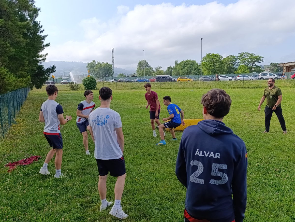 #Rugby con #secundaria en la #semanadeportiva via <a href="/CalzadaRugby/">Calzada Rugby Club de Gijón</a> 🏟️🏉