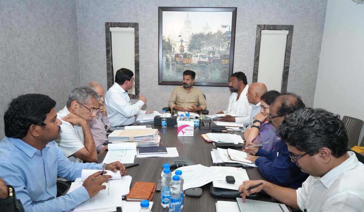 NewsMeter_In's tweet image. #Hyderabad---

 Big push for #CowProtection in #Telangana!

Chief Minister @revanth_anumula forms high-level committee to draft a comprehensive policy for #goshalas.

The committee comprises:

Sabyasachi Ghosh, Special Chief Secretary, Animal Husbandry Department.

Shailaja…