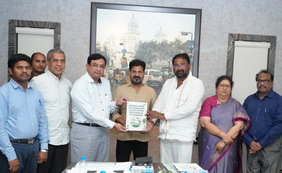 NewsMeter_In's tweet image. #Hyderabad---

 Big push for #CowProtection in #Telangana!

Chief Minister @revanth_anumula forms high-level committee to draft a comprehensive policy for #goshalas.

The committee comprises:

Sabyasachi Ghosh, Special Chief Secretary, Animal Husbandry Department.

Shailaja…