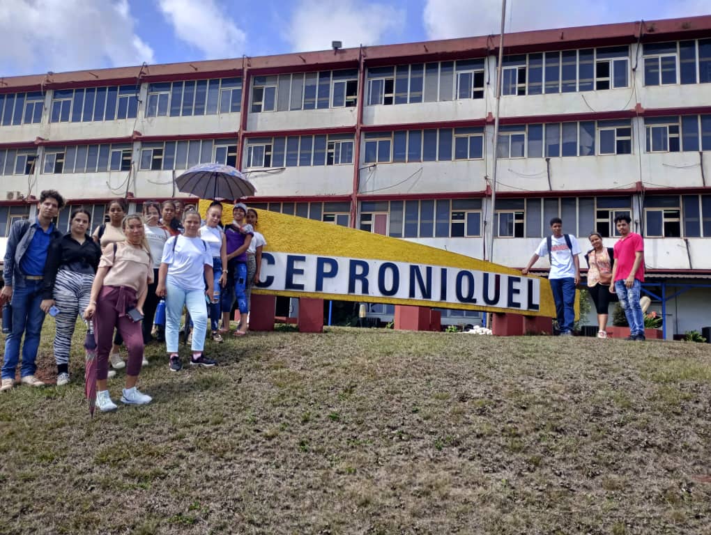Educación de Excelencia se logra con el vínculo Universidad - Empresa..! Estudiantes de la carrera de Ing de Minas desarrollan prácticas docentes en <a href="/Ceproniquel1/">Ceproniquel</a> con moderno equipamiento topográfico. <a href="/dir_cep/">Director Ceproniquel</a>
<a href="/AAB_Cuba/">Alicia Alonso Becerra</a> <a href="/yurisley_valdes/">Yurisley Valdes Mariño</a> <a href="/AlietLam/">Aliet Lamorú Reyes</a> <a href="/WalterBG_MES/">Walter Baluja García</a> <a href="/InalvisRamirez/">Inalvis Ramirez</a>