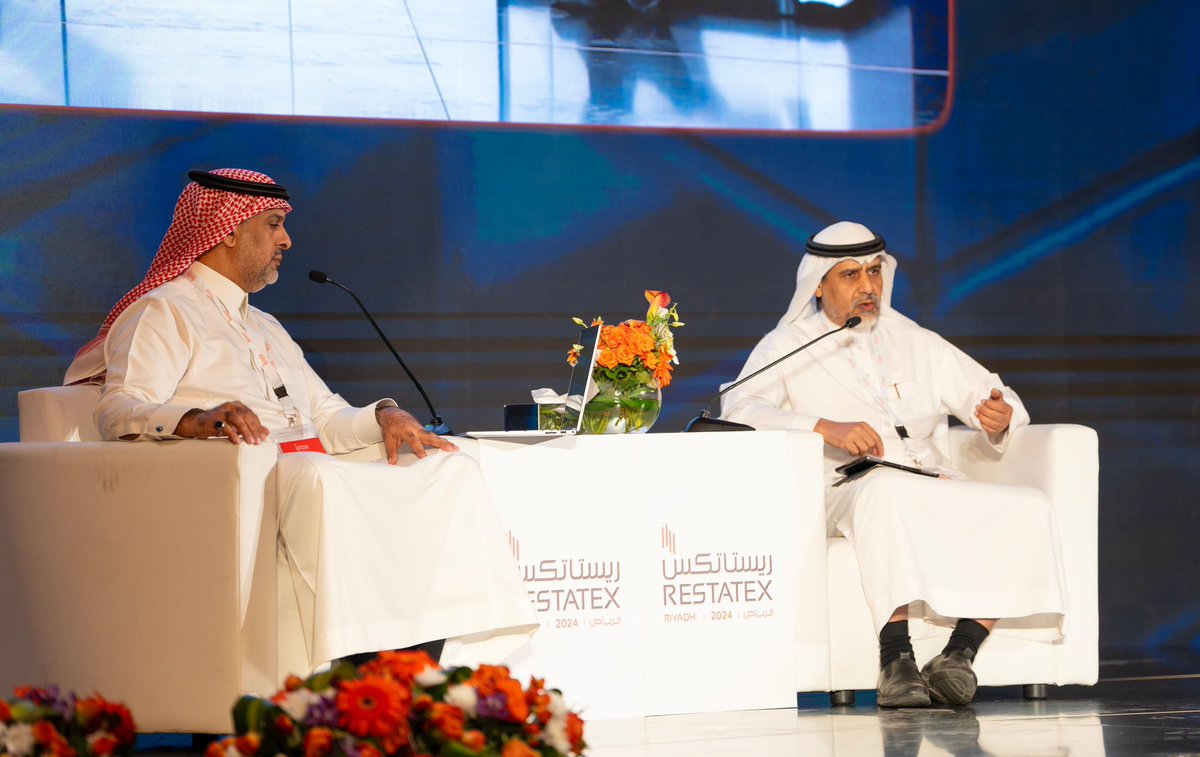 اللي يتحرى لطيحتنا ولا طحنا 
يبي  الشمايت علينا والله انجانا 
ٓ
راد الله إنا نذب الريع وافلحنا
وهو يراقب علينا و يتحرانا 
ٓ
حياتنا مبلشتنا في مصالحنا
ونجاحنا فالحياه يكثر اعدانا 
ٓ
والله على طيب نيتنا يسامحنا
اثر الاوادم ورانا تحسب اخطانا