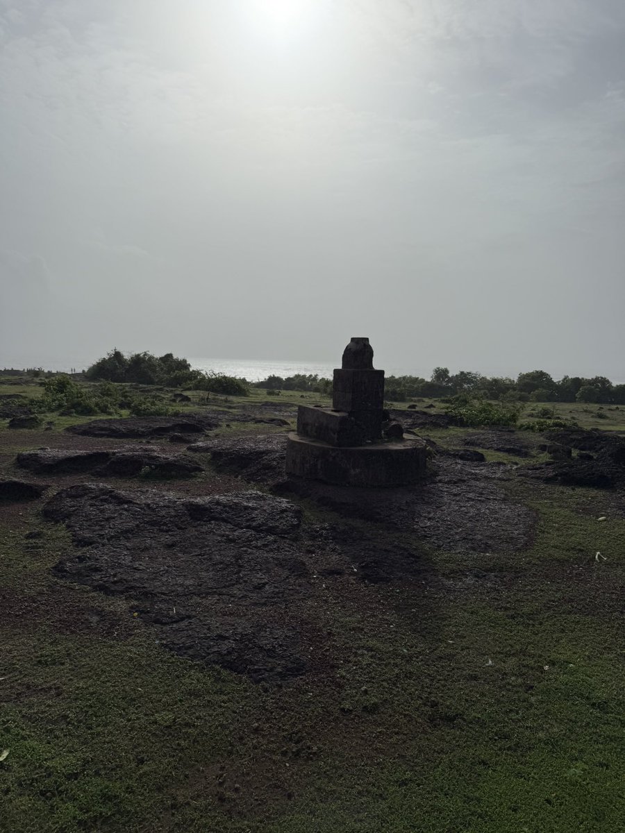 saket71's tweet photo. Sunsetting at #ChaporaFort https://t.co/h1nZhMVxNk