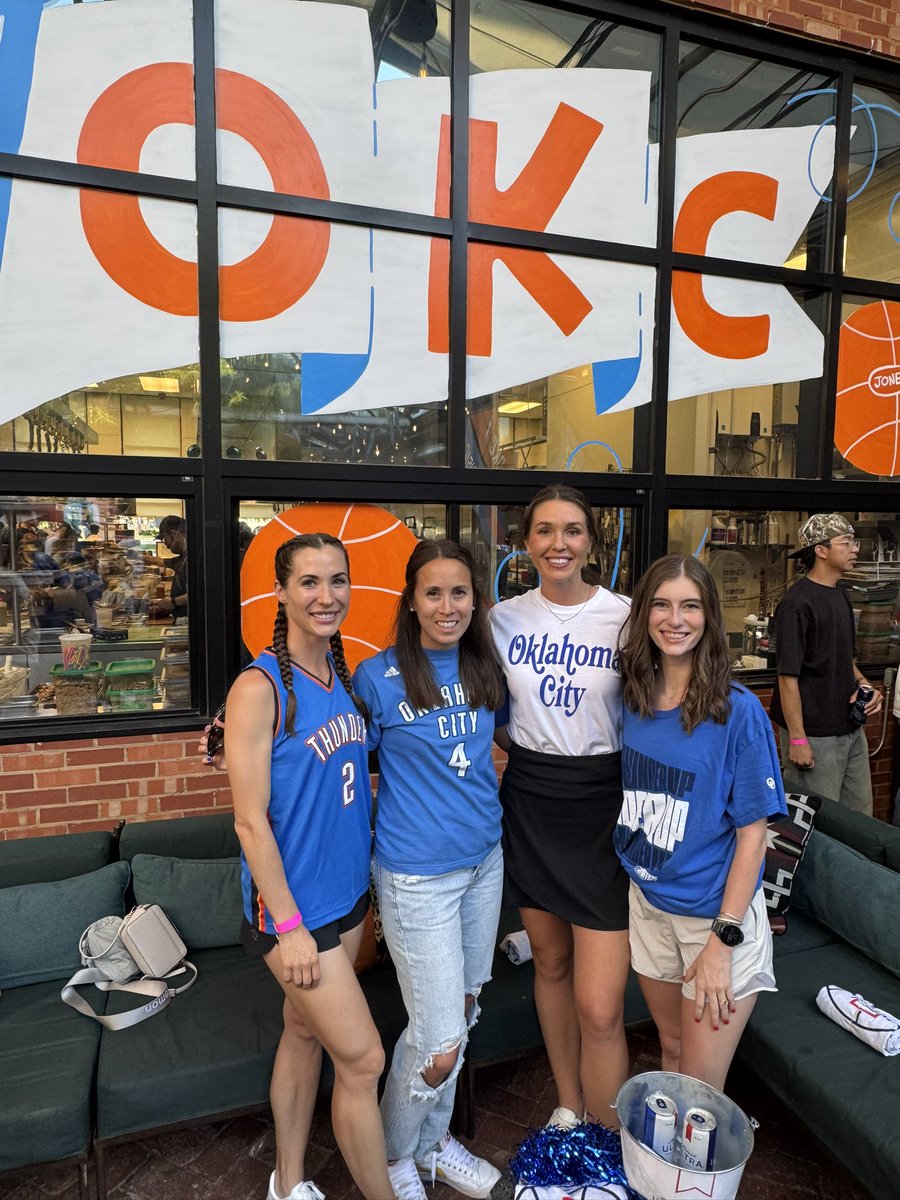 mparis10's tweet photo. ONE MORE W!!! ⚡️⚡️⚡️

Thx you The Jones Assembly &amp; @MichelobULTRA for hosting us last night for game 5! The best game day atmosphere! 

#ThunderUP
#TeamULTRA https://t.co/SyX4bhd5oI