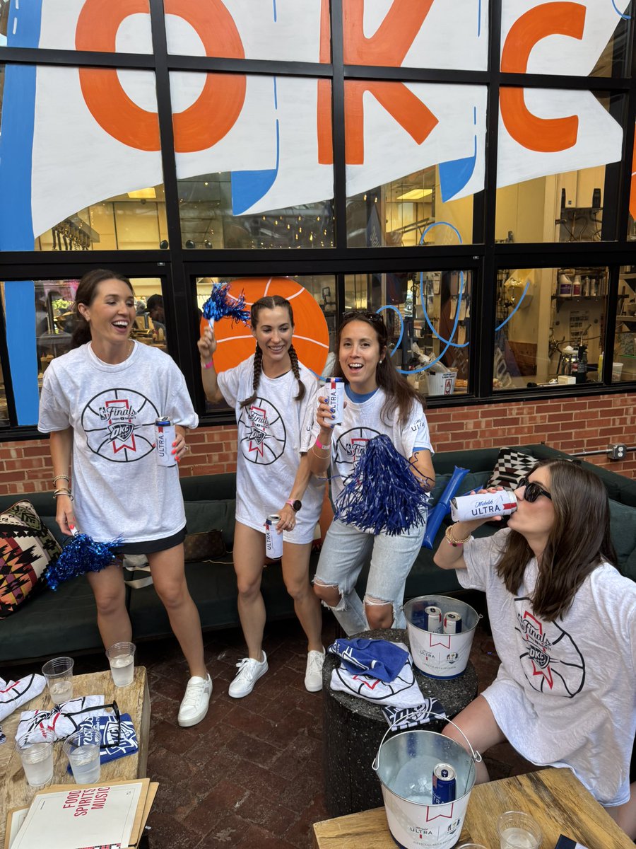 mparis10's tweet photo. ONE MORE W!!! ⚡️⚡️⚡️

Thx you The Jones Assembly &amp; @MichelobULTRA for hosting us last night for game 5! The best game day atmosphere! 

#ThunderUP
#TeamULTRA https://t.co/SyX4bhd5oI