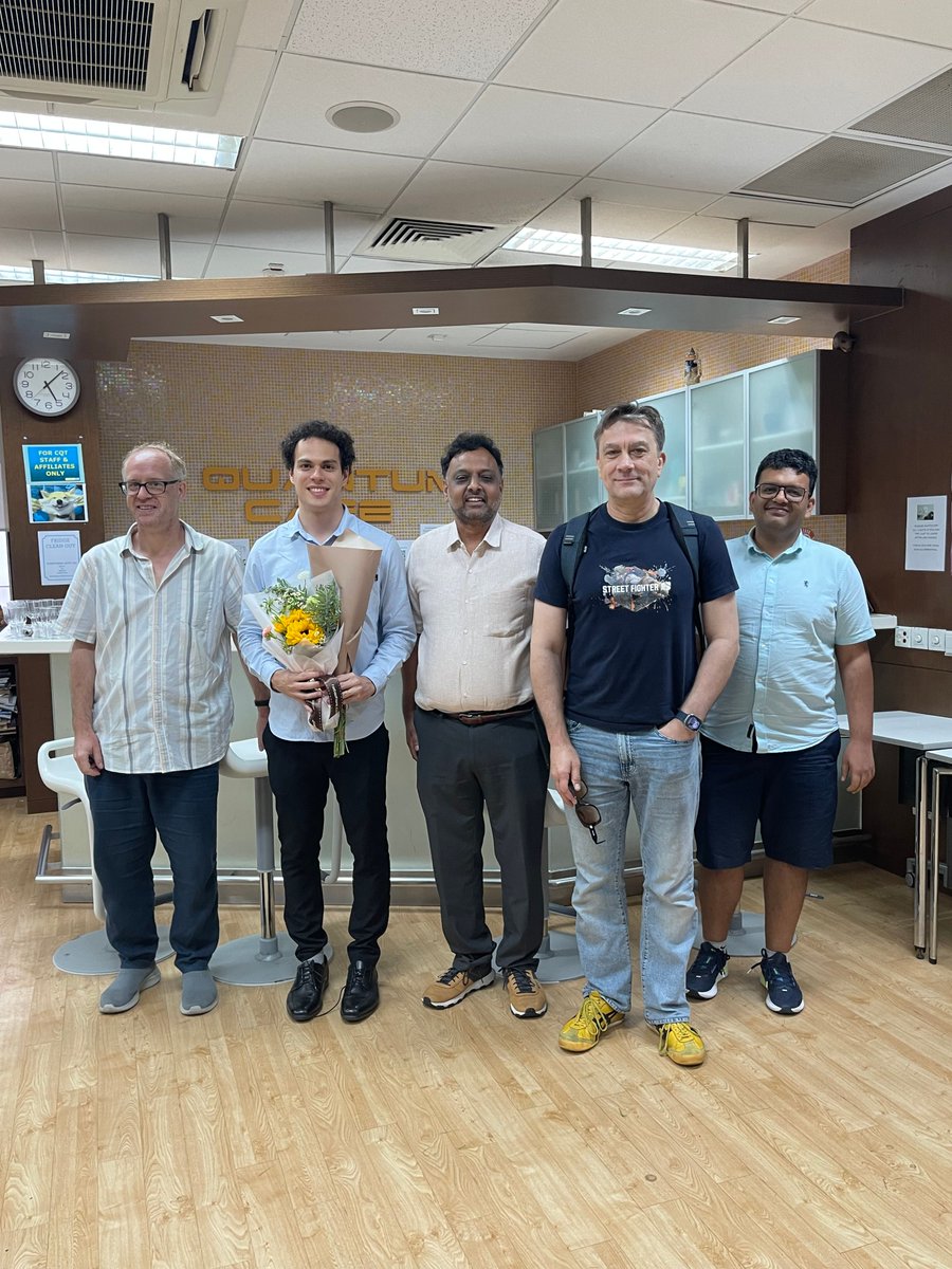👏💐 Congrats to PhD student Roberto Rubboli who successfully defended his thesis, "Optimization and Additivity of Quantum Relative Entropies"! He was advised by @MarcoTomamichel. Next, he will join the group of Daniel Stilck França at the University of Copenhagen. All the best!