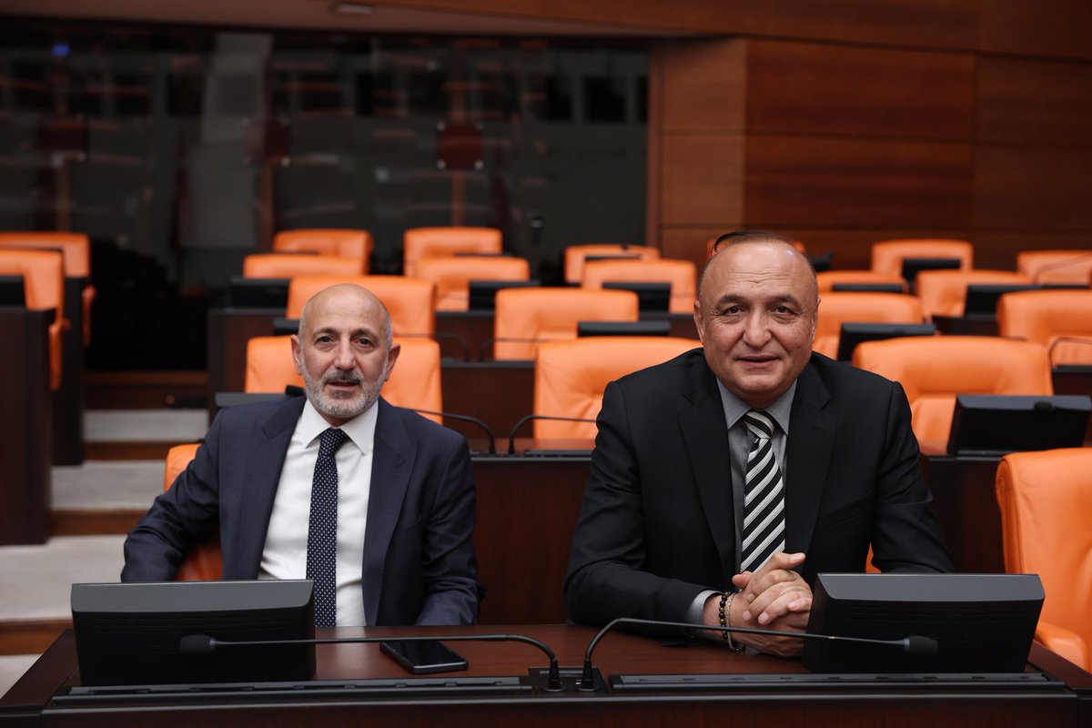 melih_meric's tweet photo. 📍TBMM

Bir gün, bir ay, bir yıl bile emeklilik için fazladan bekletilmek haksızlık değil de nedir? Hele ki 17-20 yıl gibi akıl almaz süreler... Bu adaletsizlik, milyonlarca vatandaşımızın hakkını gasp etmektir. 8 Eylül 1999 sonrası için kademe düzenlemesi yapılmadığı sürece mağduriyet her geçen gün büyümeye devam ediyor. Bu sorun bir an önce çözülmeli, herkes hak ettiği şartlarda ve zamanda emekli olmalıdır.

AKP iktidarının duyarsızlığı, hak arayan vatandaşların sabrını zorluyor. Ancak bilin ki CHP, adaletsizliklerin karşısında, mağduriyetlerin giderilmesi için her zaman yanınızda olmaya devam edecek.

Hakkınız olanı alana dek mücadelemiz sürecek!
#17YılFarkZulümdür
#CHP #Gaziantep @sibemol411 @mihribanugurluu @EmadDernegi