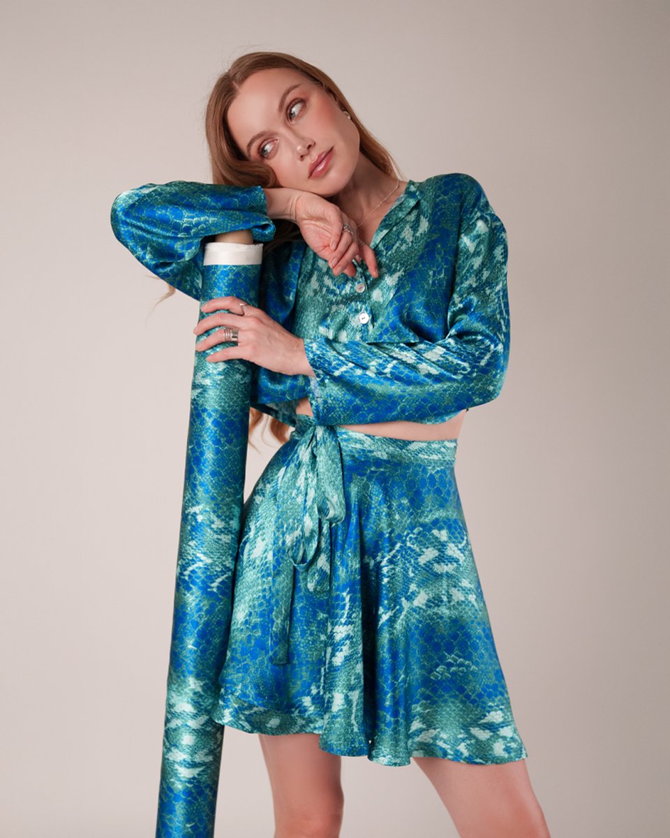 Mood_Fabrics's tweet image. Unveil runway-ready elegance with the Pirouette Luxe Set Free Sewing Pattern — a chic two-piece made for Mood’s exclusive silk charmeuse. #MoodFabrics #MoodPirouettePattern #FreeSewingPattern #SilkCharmeuse #SewingCommunity #HandmadeWardrobe #SewingInspo #MadeWithMood
