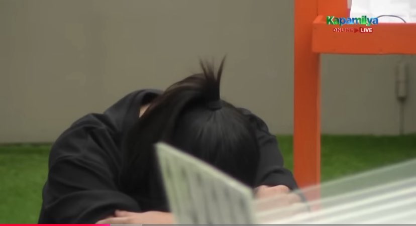 Connorwingz's tweet photo. Notice how Ashley was in the confession room where everyone should be vulnerable and able to express their emotions and not in the other rooms where a person's emotion can weight everybody down? May paluhod effect pa yan siya #PBBCollabDuoChallengers https://t.co/lDVnB6XlGA