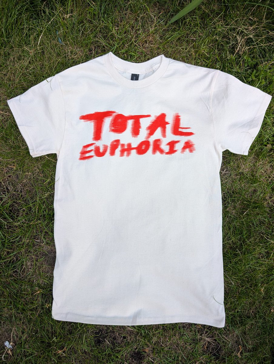 carolinetheband's tweet image. We have black 'caroline 2' and blue 'I don't wanna be somebody else' t-shirts leftover from tour on Bandcamp, and just restocked 'Total euphoria' t-shirts there too.
caroline.bandcamp.com/merch for all of them and some old ones too
Thanks so much to everyone who's bought t-shirts