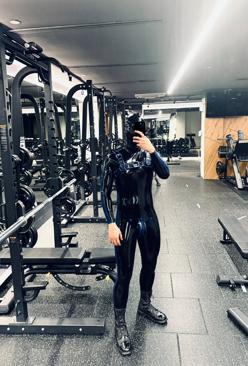 latex on🌈🌈

#latex #rubber #latexgay #rubbergay #fetishgay  #fetishmen #fetishguy