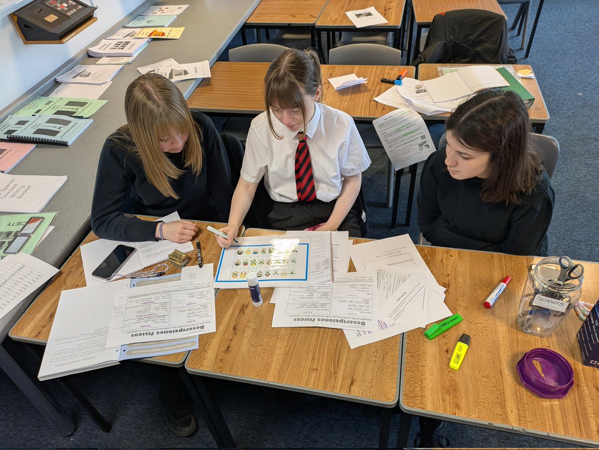 WacMod_Language's tweet image. My Spanish senior class enjoyed a game of "Quién es" to practise descriptions today. #Spanish #lovelanguages @WhitburnAC