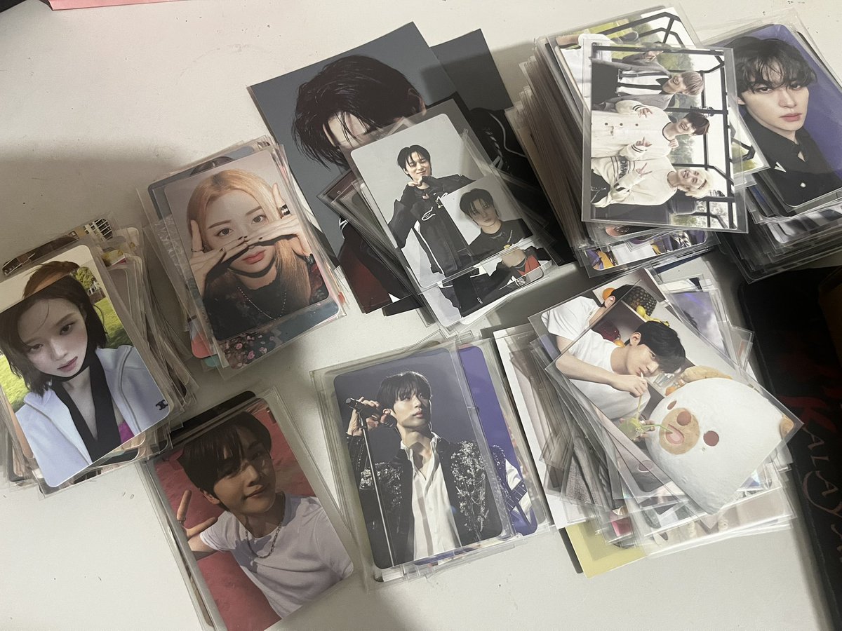 11thof04's tweet image. HELP RT 
wts lfb ph thread

i am selling all my kpop albums, photocards, lightsticks, seasons greetings. i will also do free claims for some merch and freebies. everything is qyop and i’m not asking for the exact amount of how i bought it, but no super lowball please. thank you!