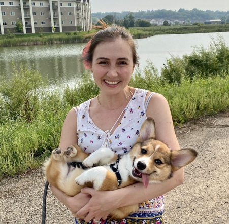 Today's #SeniorSpotlight is Dr. Lauren Webb (PGY4), a uniquely compassionate physician who will be starting a Neuro-Oncology fellowship at Memorial Sloan Kettering next year!  💫🧠 #MayoNeuroResidency