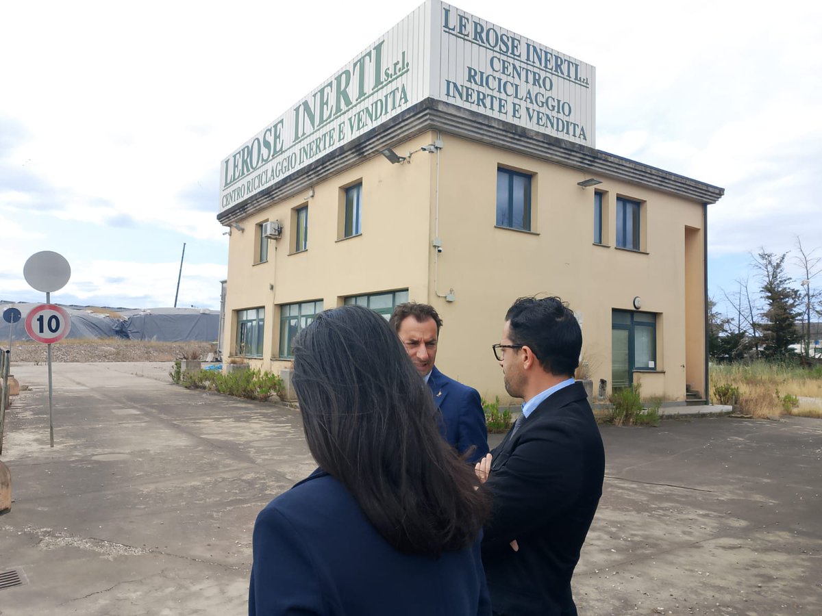 ManfrediPotenti's tweet photo. Continuano i #sopralluoghi della Commissione #Ecoreati in #Toscana.
Stamani siamo a #Pontedera, sul sito #GreenPark, luogo ove sono in corso le #bonifiche dalle ceneri #KEU.
Un secondo sopralluogo presso la sede della ex azienda...
https://t.co/wIwyeFGL2N https://t.co/UzIVEGSfmj