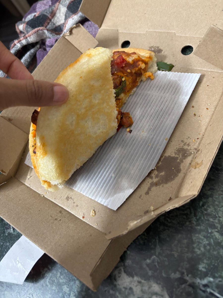 singhshuchi's tweet photo. @zomato @zomatocare @jagograhakjago @PizzaHutIN  Thank you Zomato and Pizza Hut 4 sndn uncooked &amp;  shabbily cooked food. I'm sure u wd b beaming wd proud aftr cng thse pics. Also, @zomato r v nt evn gng 2 acknwlg consumr complaints nw? Nt evn via bots? SHAME!! https://t.co/czJCA8TrIT