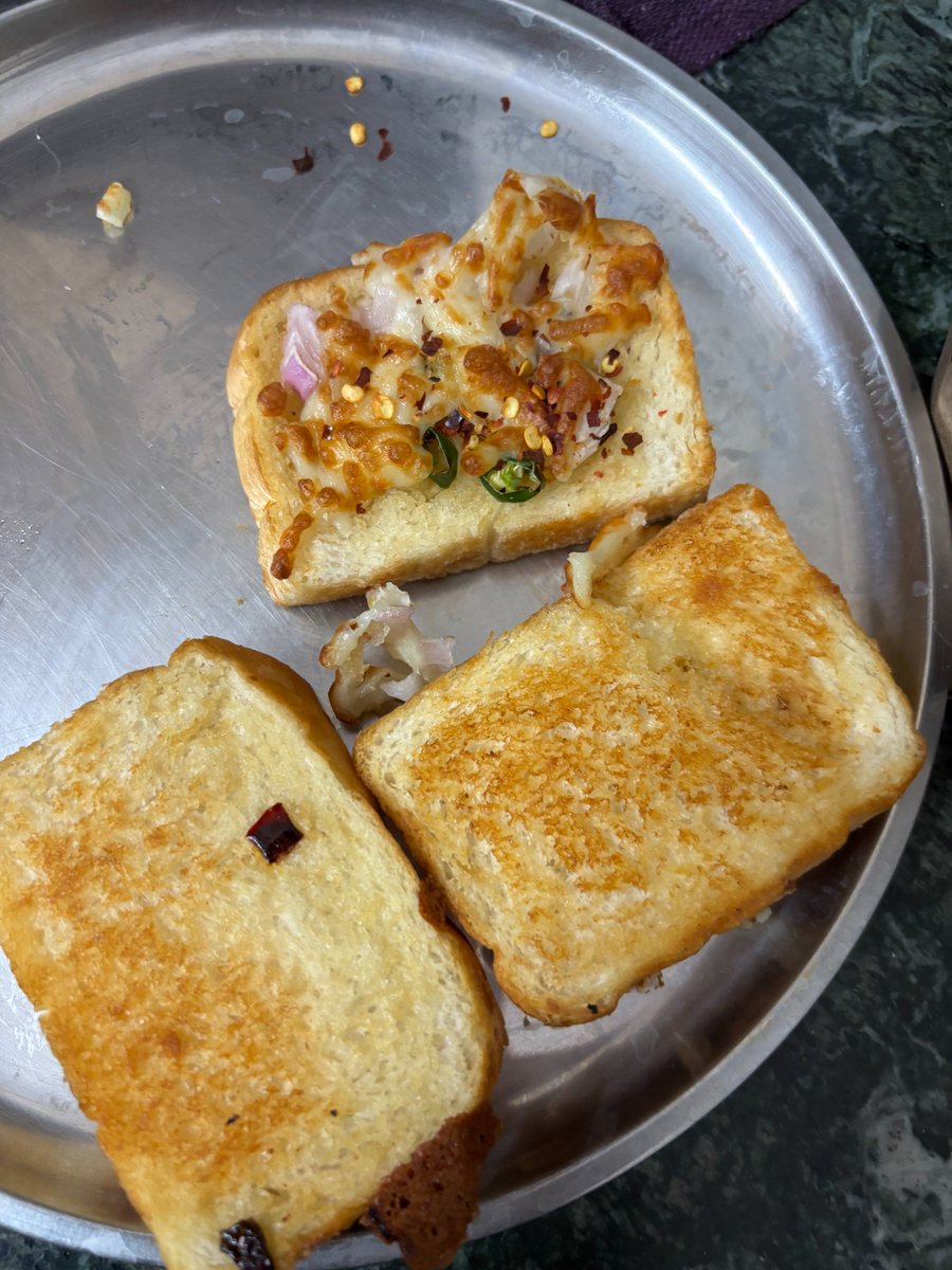 singhshuchi's tweet photo. @zomato @zomatocare @jagograhakjago @PizzaHutIN  Thank you Zomato and Pizza Hut 4 sndn uncooked &amp;  shabbily cooked food. I'm sure u wd b beaming wd proud aftr cng thse pics. Also, @zomato r v nt evn gng 2 acknwlg consumr complaints nw? Nt evn via bots? SHAME!! https://t.co/czJCA8TrIT