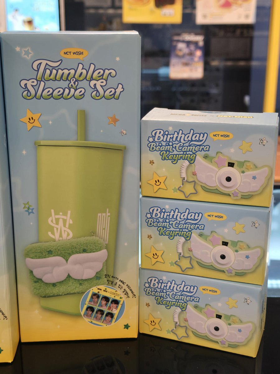 woozenniee's tweet photo. oh so tumbler is not cylindrical but squarish one😯 https://t.co/TgrBj7sHvn