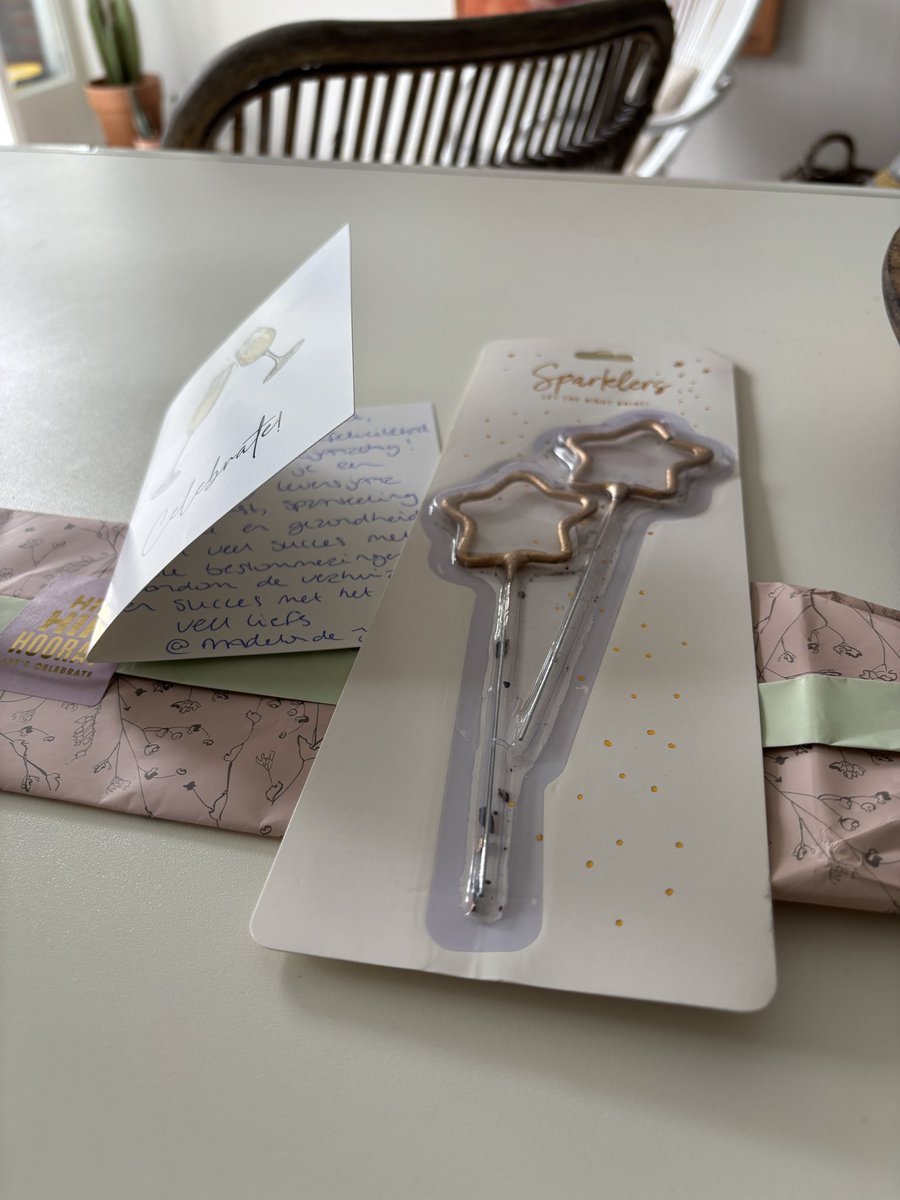 Dit kreeg ik per post van die lieve <a href="/MadelondeJong/">Madelon</a>! 🙏🥰
Dank! Too sweet.