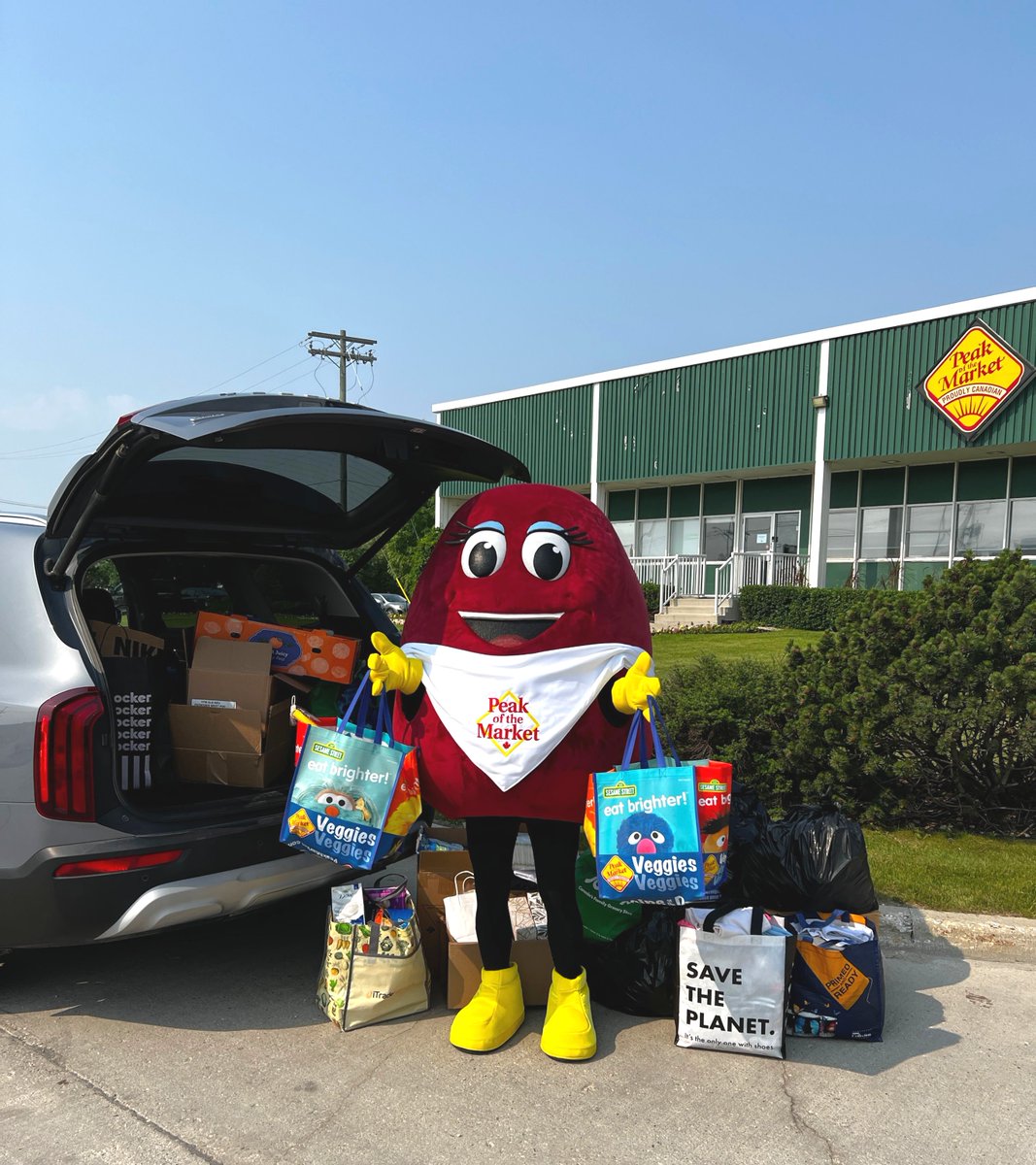 PeakoftheMarket's tweet photo. Celebrating National Mascot Day with our favourite spud superstar—Rosie! 🥔✨
This week, Rosie helped deliver donations from Peak to support Manitoba wildfire evacuees.
#NationalMascotDay #RosieThePotato #PeakOfTheMarket #RootedInCommunity #ManitobaGrown https://t.co/XEii2lnbOv