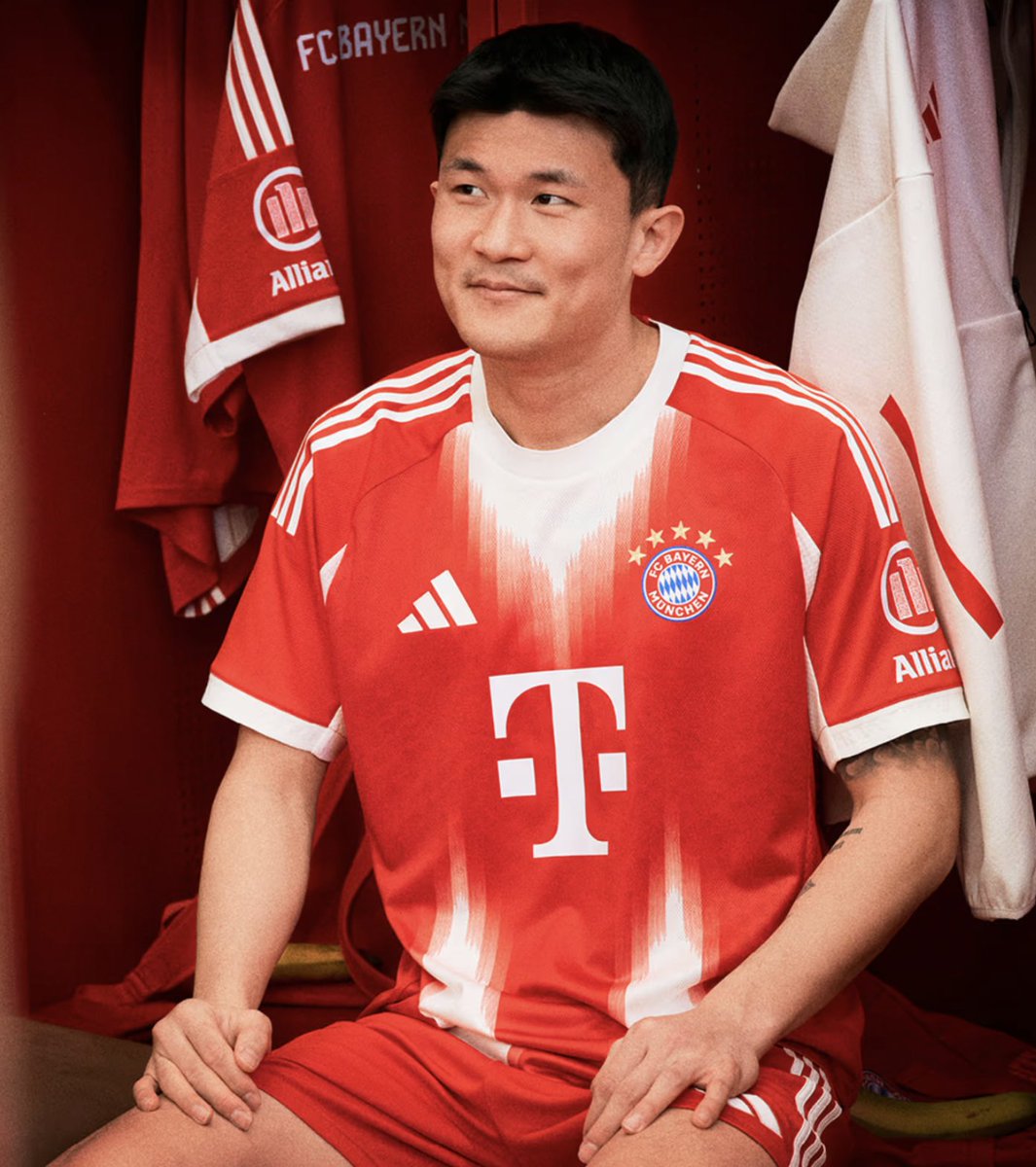 Real Madrid kriegt jedes Jahr schlichte &amp; elegante Banger-Trikots von Adidas... wirklich eine 10/10. 

Bei anderen Klubs wie dem FC Bayern wird jedoch ständig versucht, möglichst kreativ zu sein, was die Trikots komplett verhunzt. 

Manchmal ist weniger mehr!