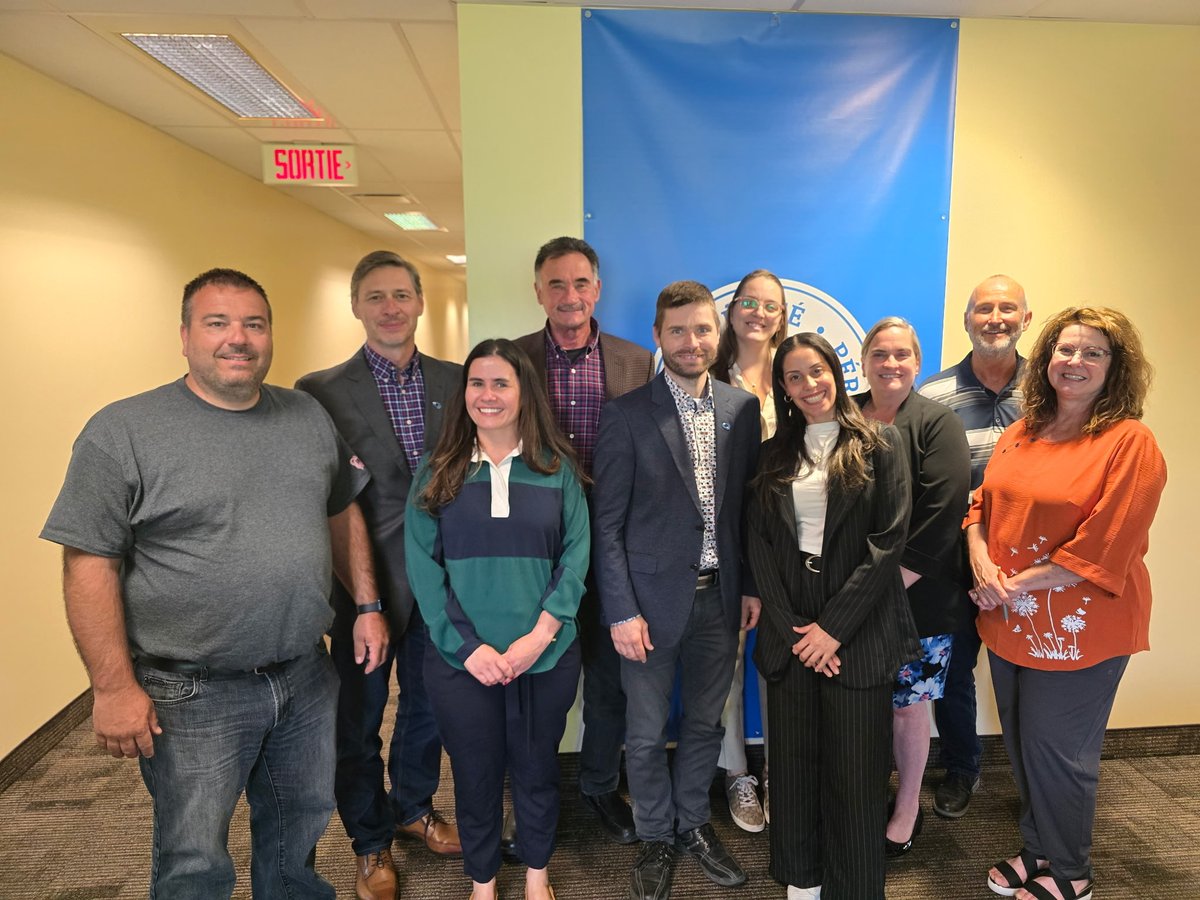 Yesterday, CPC Chair René Roy, Manager of Operations and PPRA Chloe Belchamber, and Board member James Reesor joined other representatives at the Les Éleveurs de porcs du Québec offices.

This meeting was part of the ongoing national discussion tour focused on the review and