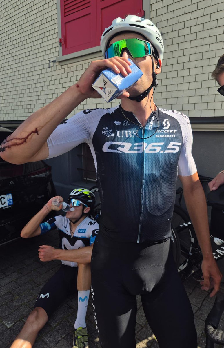 Pinarello Q36.5 Pro Cycling Team tweet media