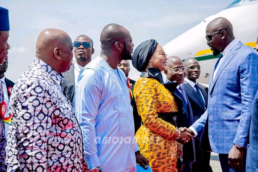 Africaguinee's tweet photo. 🇬🇳🇨🇮Coopération: le Général Mamadi Doumbouya est arrivé à Abidjan pour une Visite Officielle de 48h

📸 #Abidjannet https://t.co/0PwtrG0Iej