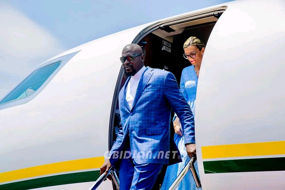 Africaguinee's tweet photo. 🇬🇳🇨🇮Coopération: le Général Mamadi Doumbouya est arrivé à Abidjan pour une Visite Officielle de 48h

📸 #Abidjannet https://t.co/0PwtrG0Iej