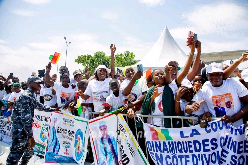 Africaguinee's tweet photo. 🇬🇳🇨🇮Coopération: le Général Mamadi Doumbouya est arrivé à Abidjan pour une Visite Officielle de 48h

📸 #Abidjannet https://t.co/0PwtrG0Iej