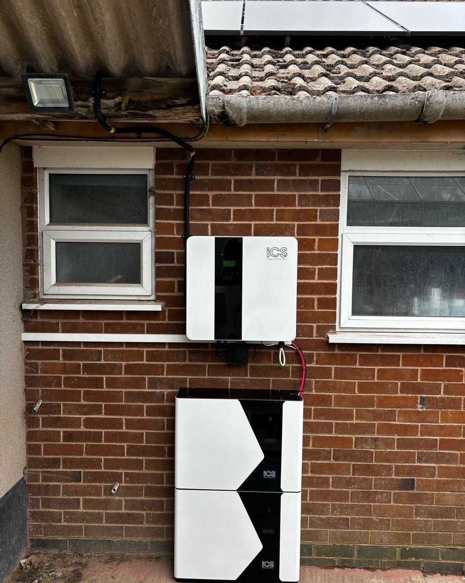 Even on a cloudy day, this simple 4kW solar PV install is able to meet the demand of the client and charge up 10kWh of battery storage to keep them off-grid through the night.