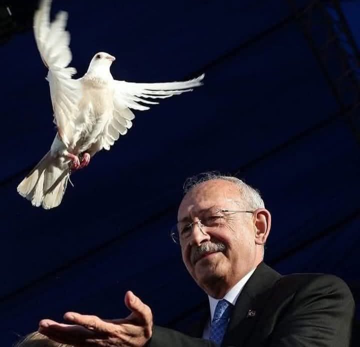 Ey Bu Korku Düzenini Kuranlar, 
Güvercinin Kanadını Kıranlar, 
Ne Krallar Gördü Bu Devran Nice Şahlar, Ne Sultanlar, Tiranlar.

YIKIYORUZ, YIKILACAK BU SALTANAT BU DUVAR! 
Kemal Kılıçdaroğlu
<a href="/kilicdarogluk/">Kemal Kılıçdaroğlu</a>